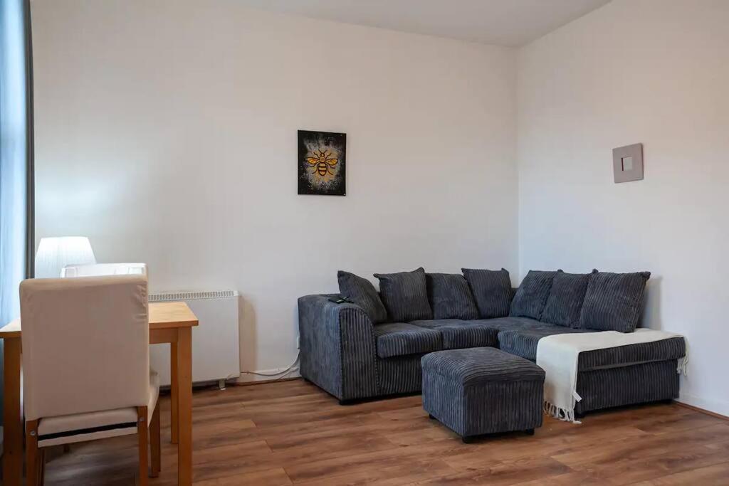 Lovely 2 Bedroom Flat 5 Min To Centre With Parking Apartamento