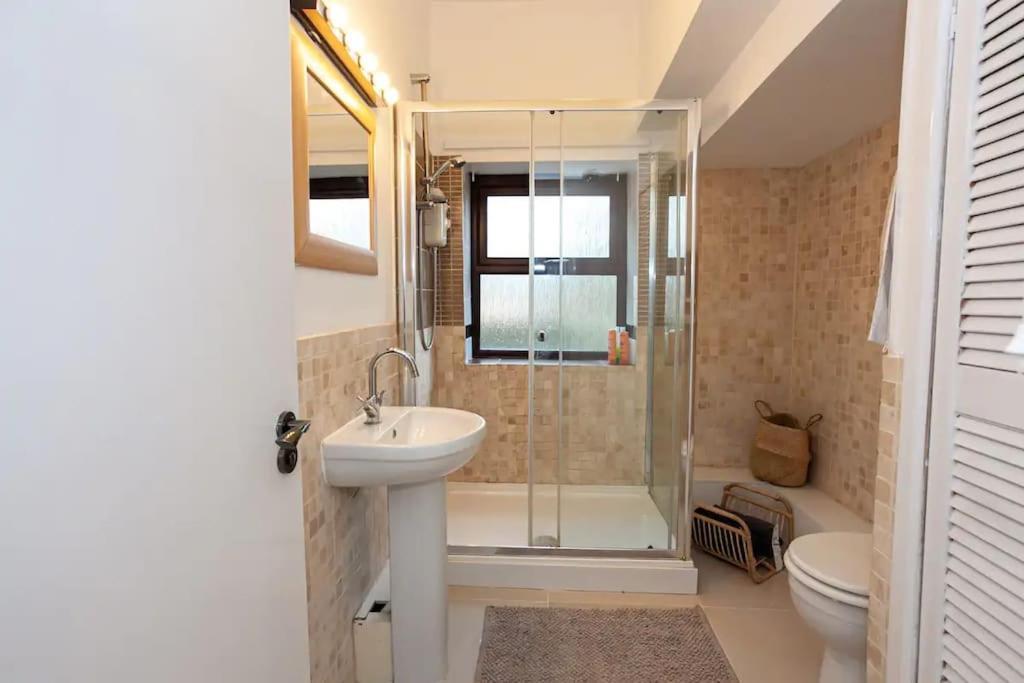 Lovely 2 Bedroom Flat 5 Min To Centre With Parking Apartamento *